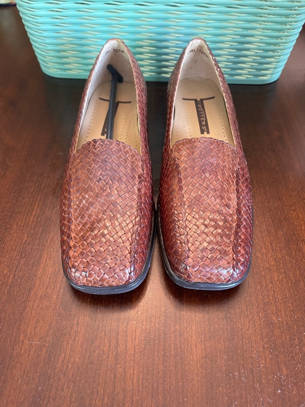 Trotters Lori Womens Brown Leather Woven Slip On Loafers, SZ 8
